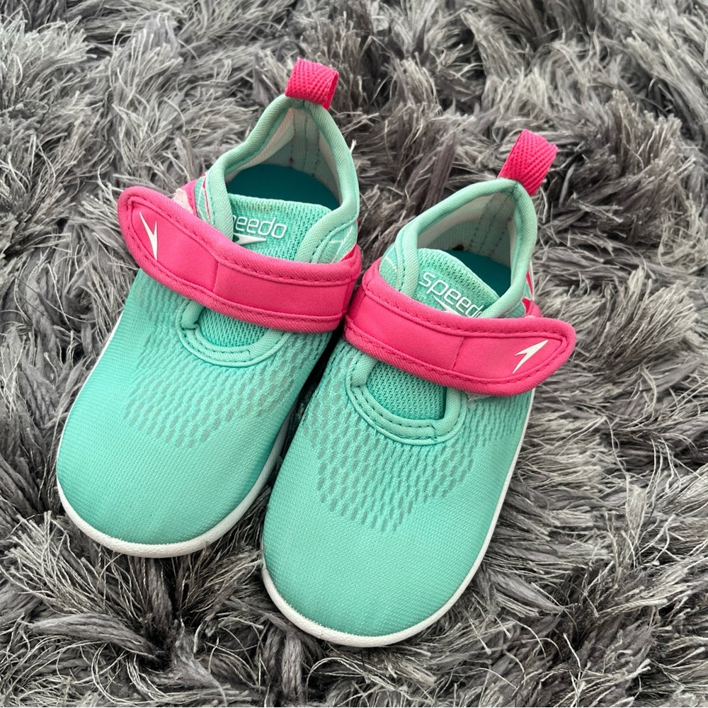 Speedo Water Shoes Size 5/6